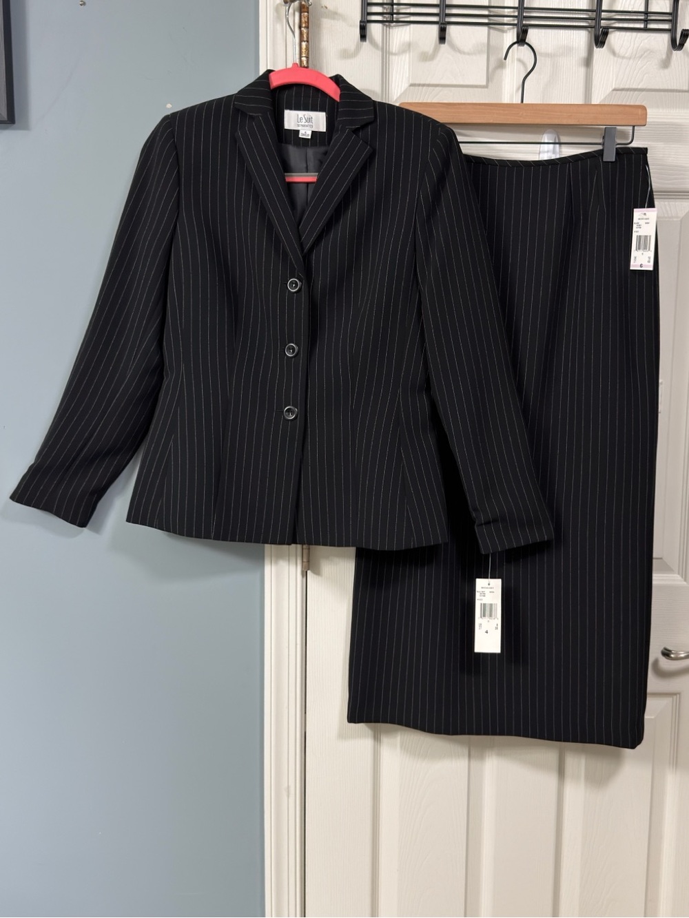 NWT Le Suit Black Pinstripe 2-Piece Skirt Suit Set Custom Fit Blazer 4 / Skirt 6